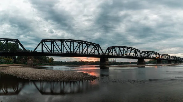 Belo Tiro Uma Ponte Mar Pôr Sol — Fotografia de Stock