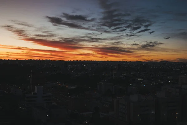 Μια Γραφική Θέα Της Πόλης Στο Όμορφο Ηλιοβασίλεμα — Φωτογραφία Αρχείου