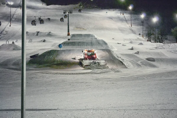 Beautiful Shot Snowy Pistenbully Ski Resort Saalbach — Stock Photo, Image