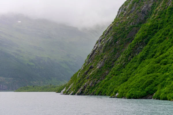 View Slope Mountain Lake — 图库照片