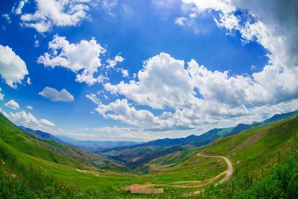 Una Hermosa Vista Del Paisaje Las Montañas Del Cáucaso Vardenyats — Foto de Stock