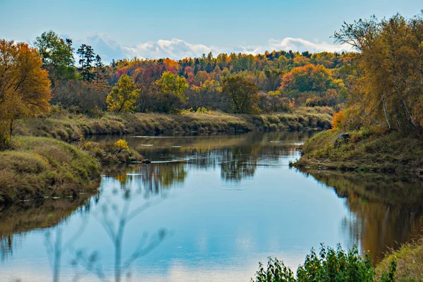 Beau Paysage Automne Une Rivière Dans Campagne — Photo