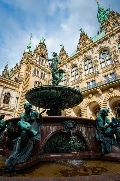 Uma Foto Baixo Ângulo Uma Fonte Hygieia Hamburgo Alemanha — Fotografia de Stock