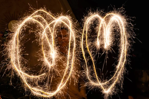 Couple Drawing Hearts Sparklers Dark — Stock Photo, Image