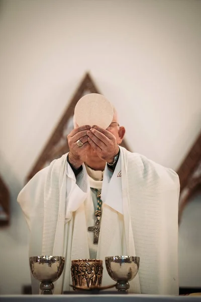 Papa Haciendo Una Santa Misa —  Fotos de Stock
