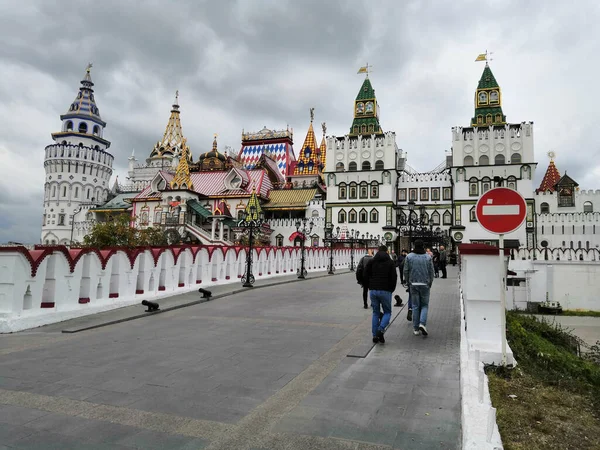 Una Hermosa Foto Gente Caminando Por Kremlin Izmailovo Rusia — Foto de Stock