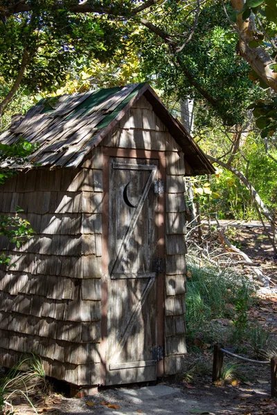Vertikální Záběr Venkovní Toaletu Státním Parku Bill Baggs Cape Florida — Stock fotografie