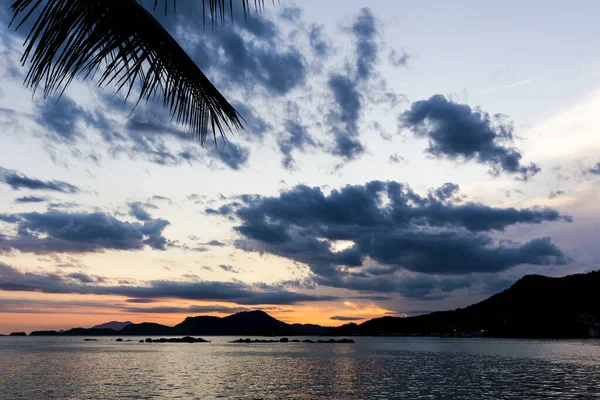 Γραφική Θέα Της Παραλίας Ένα Εκπληκτικό Ηλιοβασίλεμα — Φωτογραφία Αρχείου