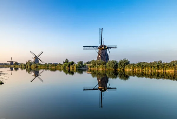 Eine Schöne Aufnahme Von Kinderdijk Windmühlen Heimatmuseum Den Niederlanden — Stockfoto