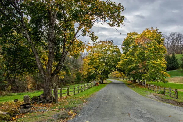 Ένας Δρόμος Οδηγεί Στο Πάρκο Causeway Burlington Vermont — Φωτογραφία Αρχείου