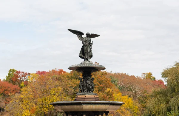 Close Fonte Bethesda Central Park Sob Céu Nublado Nova York — Fotografia de Stock