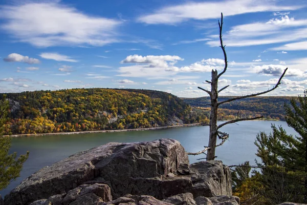 Una Splendida Vista Sul Lago Del Diavolo Circondato Alberi Fitti — Foto Stock