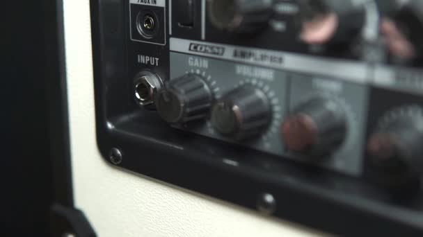 Closeup Cuplikan Dari Rincian Tombol Amplifier Musik — Stok Video