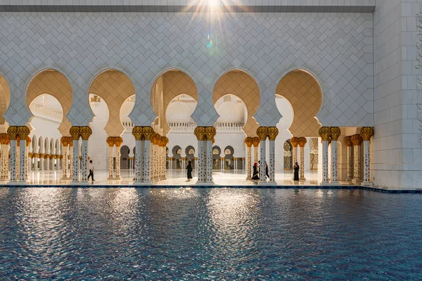 Abu Dhabi United Arab Emirates Σεπτεμβρίου 2021 Επισκέπτες Στο Μεγάλο — Φωτογραφία Αρχείου