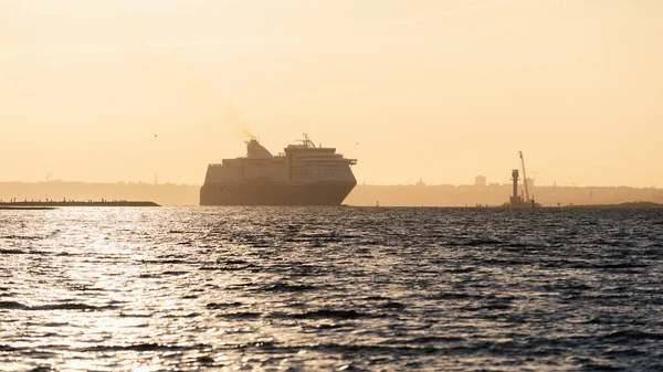 Kiel Niemcy Grudnia 2019 Prom Drodze Norwegii Zachodzie Słońca Kilonii — Zdjęcie stockowe
