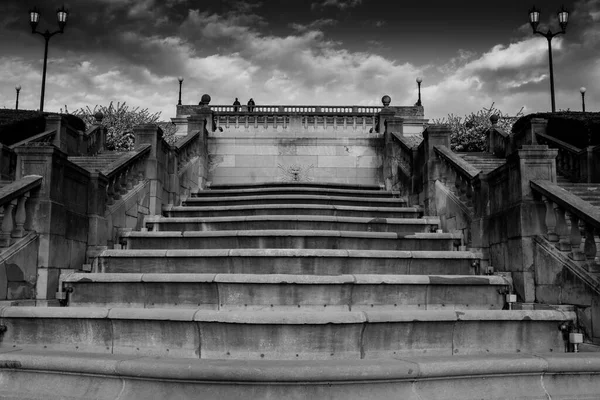 Снимок Оттенках Серого Пустой Каменной Лестницы — стоковое фото