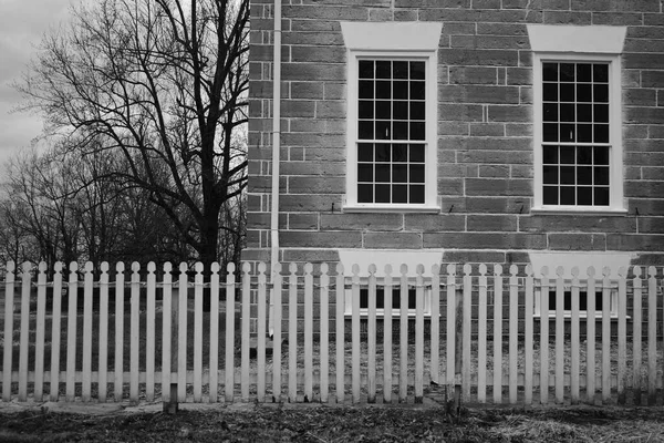 Grayscale Shot House Fence — Stockfoto