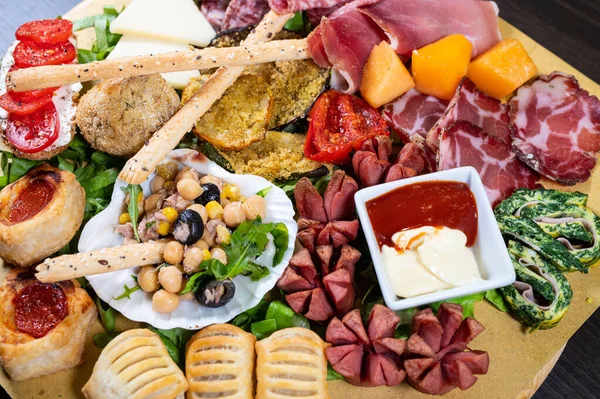 Mixed Antipasto Platter Cold Cuts Legumes Cheeses Sauces Snacks — Stock Photo, Image