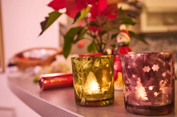 Weihnachtlich Dekorierte Teelichter — Stockfoto