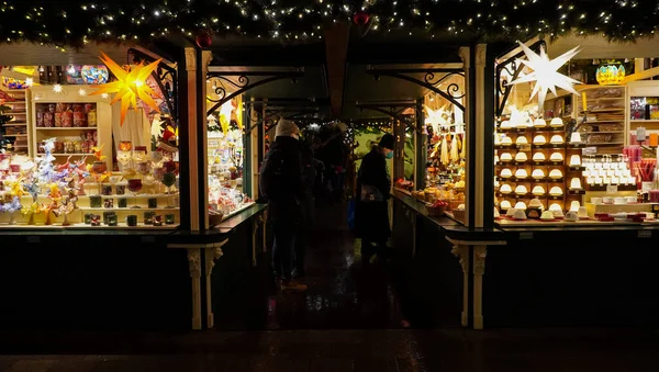 Hamburg Alemanha Dez 2021 Quiosque Feira Natal Iluminado Com Cargas — Fotografia de Stock
