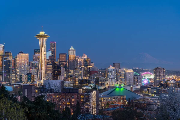 Eine Luftaufnahme Des Stadtbildes Von Seattle Den Usa Bei Nacht — Stockfoto
