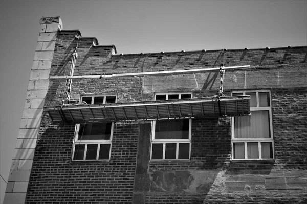 Grayscale Shot Building Facade — 图库照片