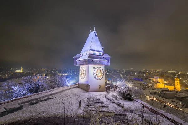 Uhrturm Nevado Colina Schossberg Meio Graz Uma Noite Inverno Nevado — Fotografia de Stock