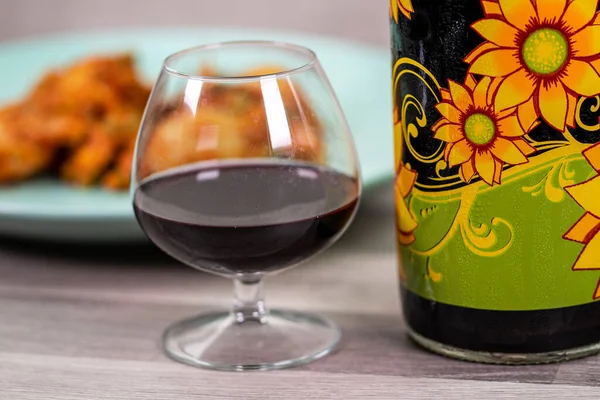 Szklanka Butelka Czerwonego Wina Serwowane Kolację — Zdjęcie stockowe