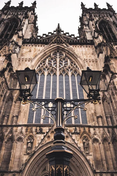 Eine Vertikale Aufnahme Der Außenansicht Der Kathedrale Von York Vor — Stockfoto