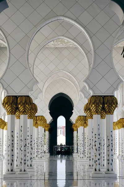 아부다비에 셰이크 자이드 그랜드 모스크의 아름다운 — 스톡 사진