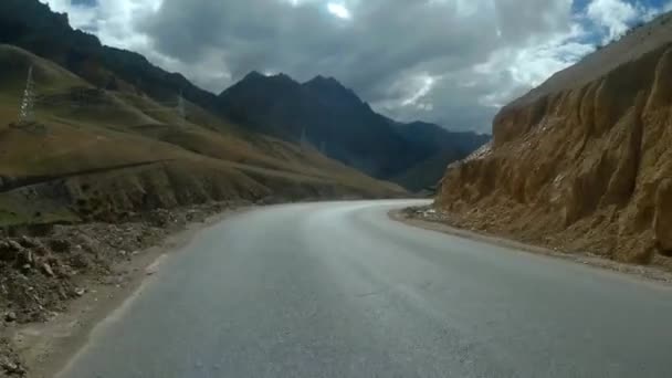 산길에서 자전거를 — 비디오