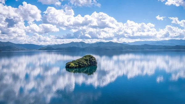 Landscape Lake Lugu Rock Blue Cloudy Sky Sichuan China — Stock Photo, Image