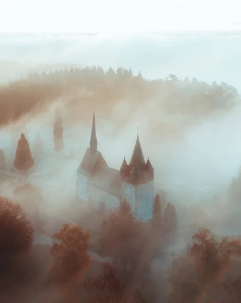 Vista Aérea Ciudad Marburgo Alemania Cubierta Niebla —  Fotos de Stock