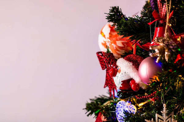 Primer Plano Árbol Navidad Con Hermosos Juguetes Espacio Para Copiar — Foto de Stock