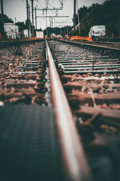 Eine Vertikale Aufnahme Einer Langen Eisenbahnstrecke Einer Ländlichen Gegend — Stockfoto