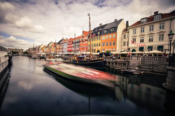 Una Vista Del Barco Nyhavn Los Hermosos Edificios Copenhague Dinamarca — Foto de Stock