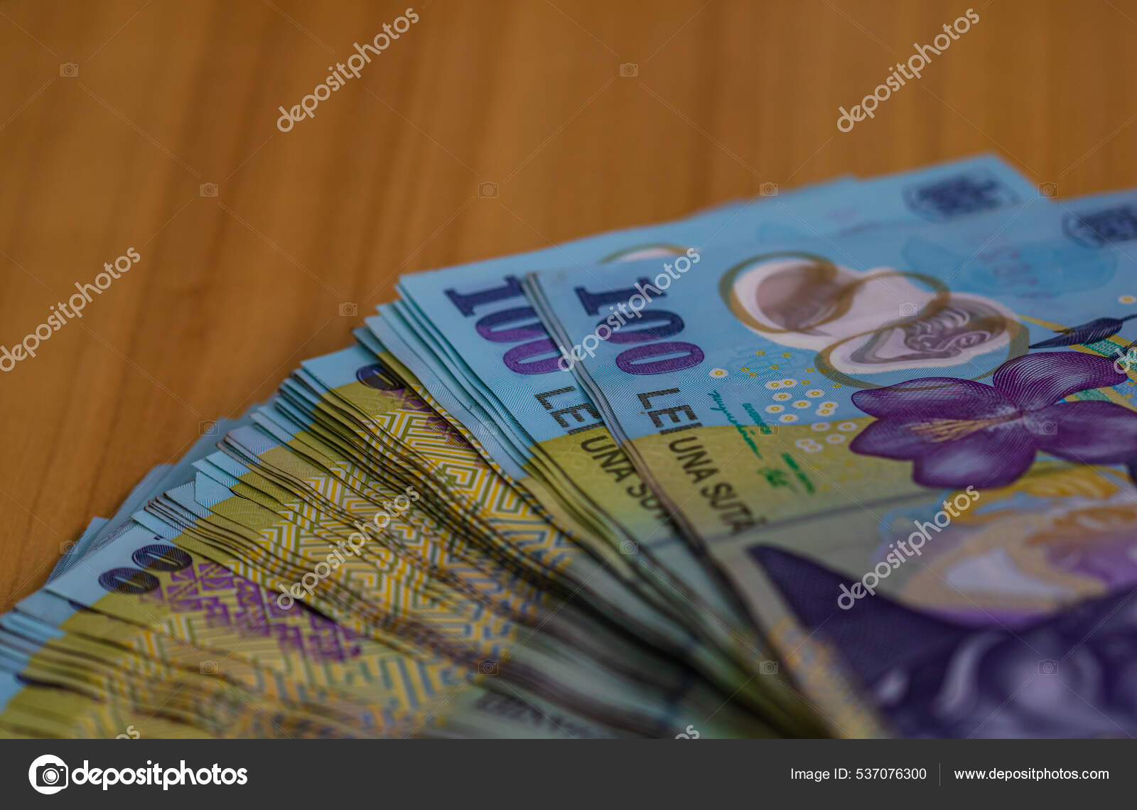 Lei罗马尼亚钞票的特写镜头通货膨胀和经济概念——图库图片© Wirestock #537076300