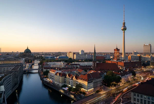 Piękny Widok Lotu Ptaka Budynki Berlina Podczas Zachodu Słońca Niemczech — Zdjęcie stockowe