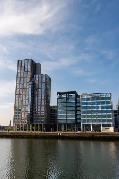 Dublin Ireland Jul 2021 Vertical Shot New Apartments Offices Lake — Stockfoto