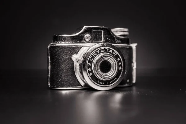 Close Uma Câmera Vintage Escala Cinza — Fotografia de Stock