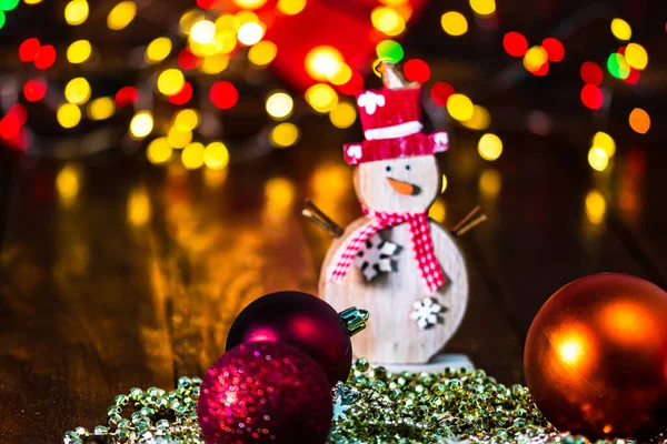 Decorações Ornamentos Uma Composição Natal Colorido Isolado Fundo Luzes Bokeh — Fotografia de Stock