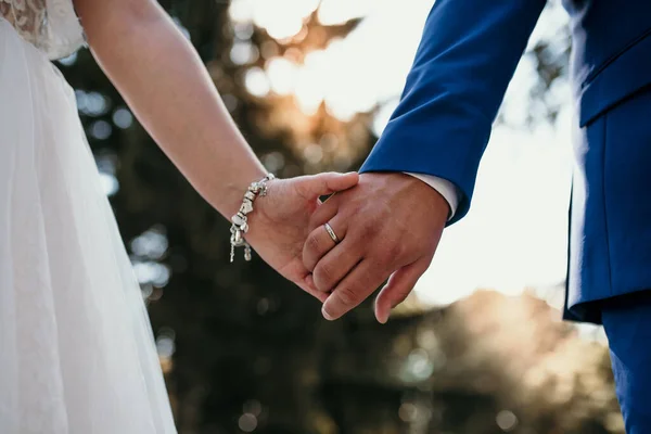 Selective Wedding Couple Hands Holding Each Other — Stockfoto