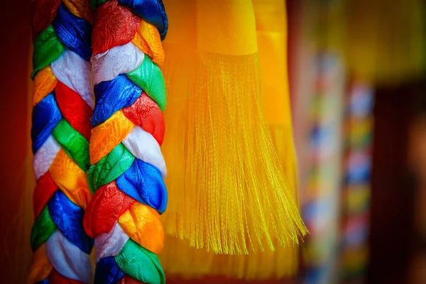 Een Close Shot Van Vlechten Gemaakt Van Kleurrijk Textiel — Stockfoto