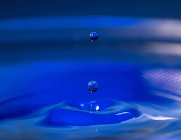 Disparo Vertical Salpicadura Gota Agua — Foto de Stock