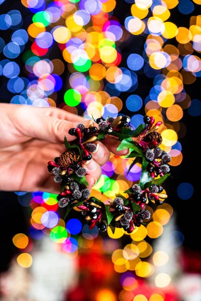 Man Holding Decoration Bokeh Christmas Lights — Stock Photo, Image