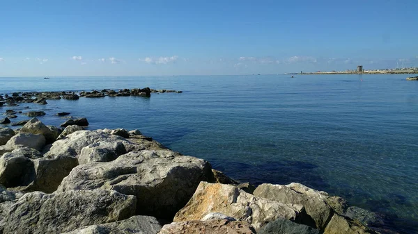 Una Hermosa Vista Costa Rocosa Día Soleado — Foto de Stock