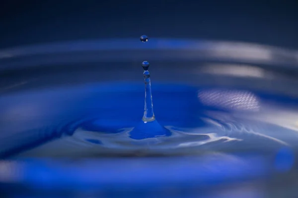 Ein Selektiver Fokusschuss Von Wassertropfen — Stockfoto