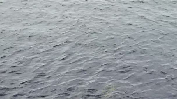 Gros Plan Surface Ondulée Mer Par Temps Nuageux — Video