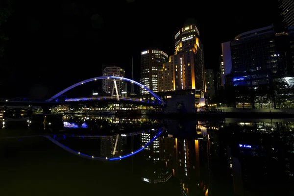 Scenic Cityscape High Buildings Beautiful Bridge Night — 图库照片