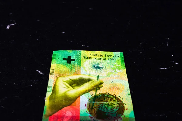 Κοντινή Λήψη Ελβετικού Τραπεζογραμματίου Φράγκου Απομονωμένου Σκούρο Φόντο — Φωτογραφία Αρχείου